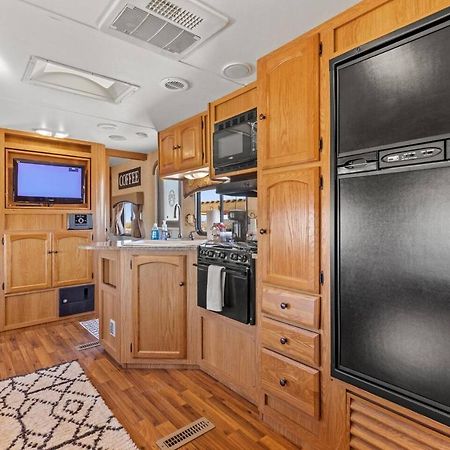 Jt Village Campground - Bunkhouse Джошуа-Три Экстерьер фото